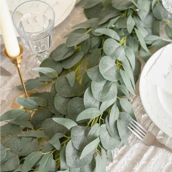 4 Pack Willow Eucalyptus Garland Silver Dollar Greenery Vines Strands 26 feet - Picture 6 of 6